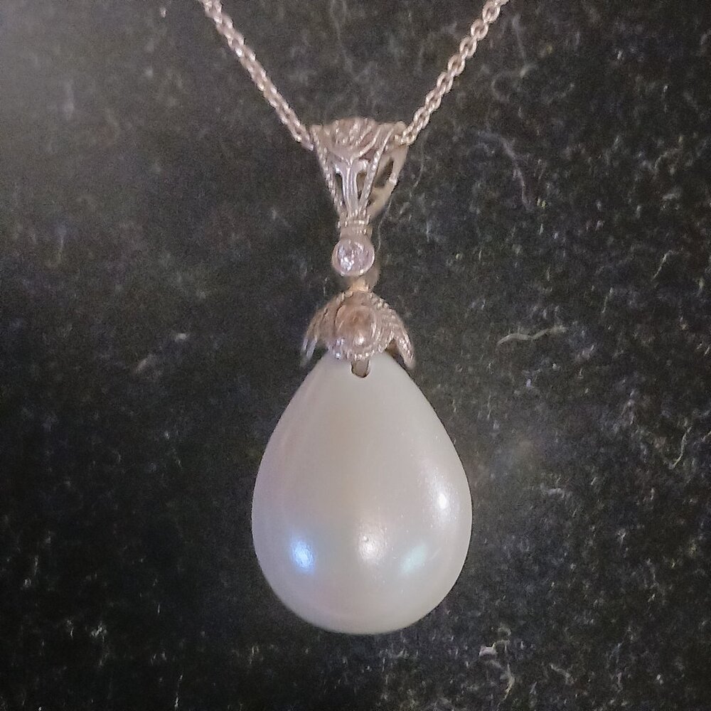 Sterling Silver and Pastel Green Real Pearl Necklace
